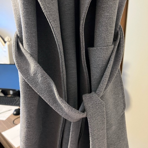 Morning Mist Sleeveless Jacket - Picture 3 of 4